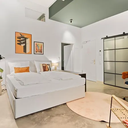 Premium Farbenfrohes Urban Hideaway & Parkplatz Apartment Berlin