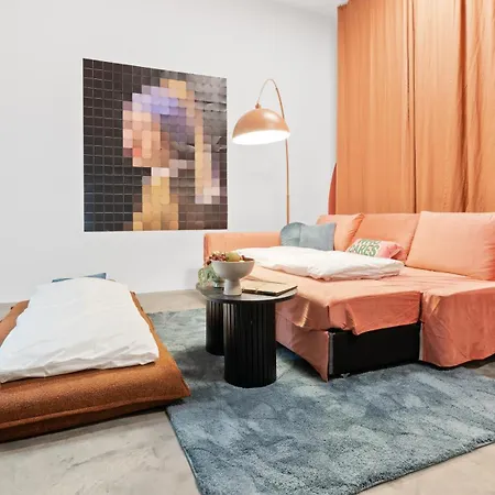 Premium Farbenfrohes Urban Hideaway & Parkplatz *